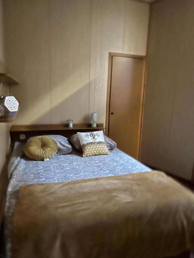 Appartamento Atypique Châteauneuf-de-Gadagne Esterno foto